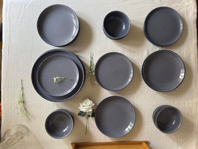 Noir Terra Reactive Glaze