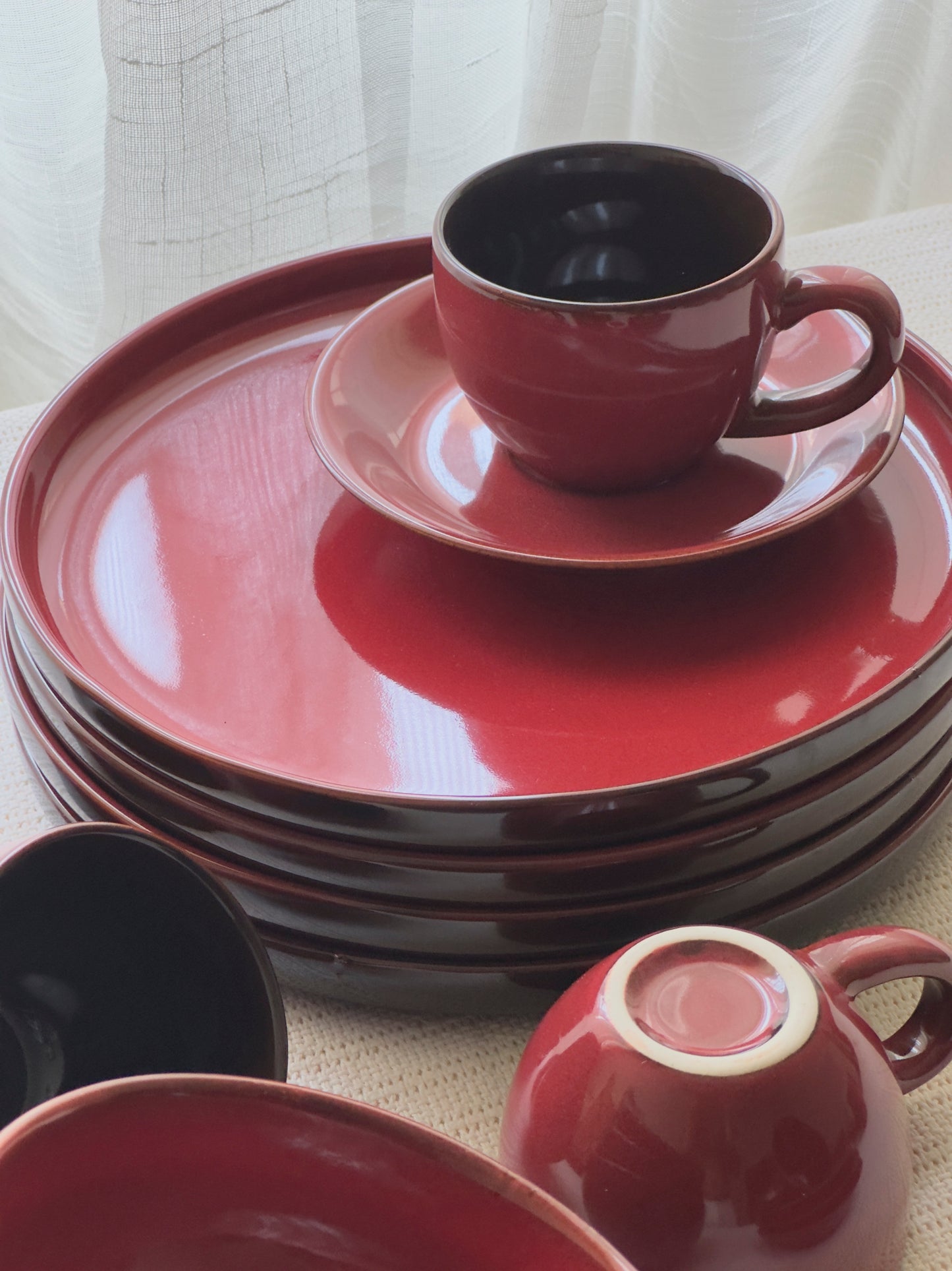 Crimson Ember Luxe Breakfast Set 16 Pcs