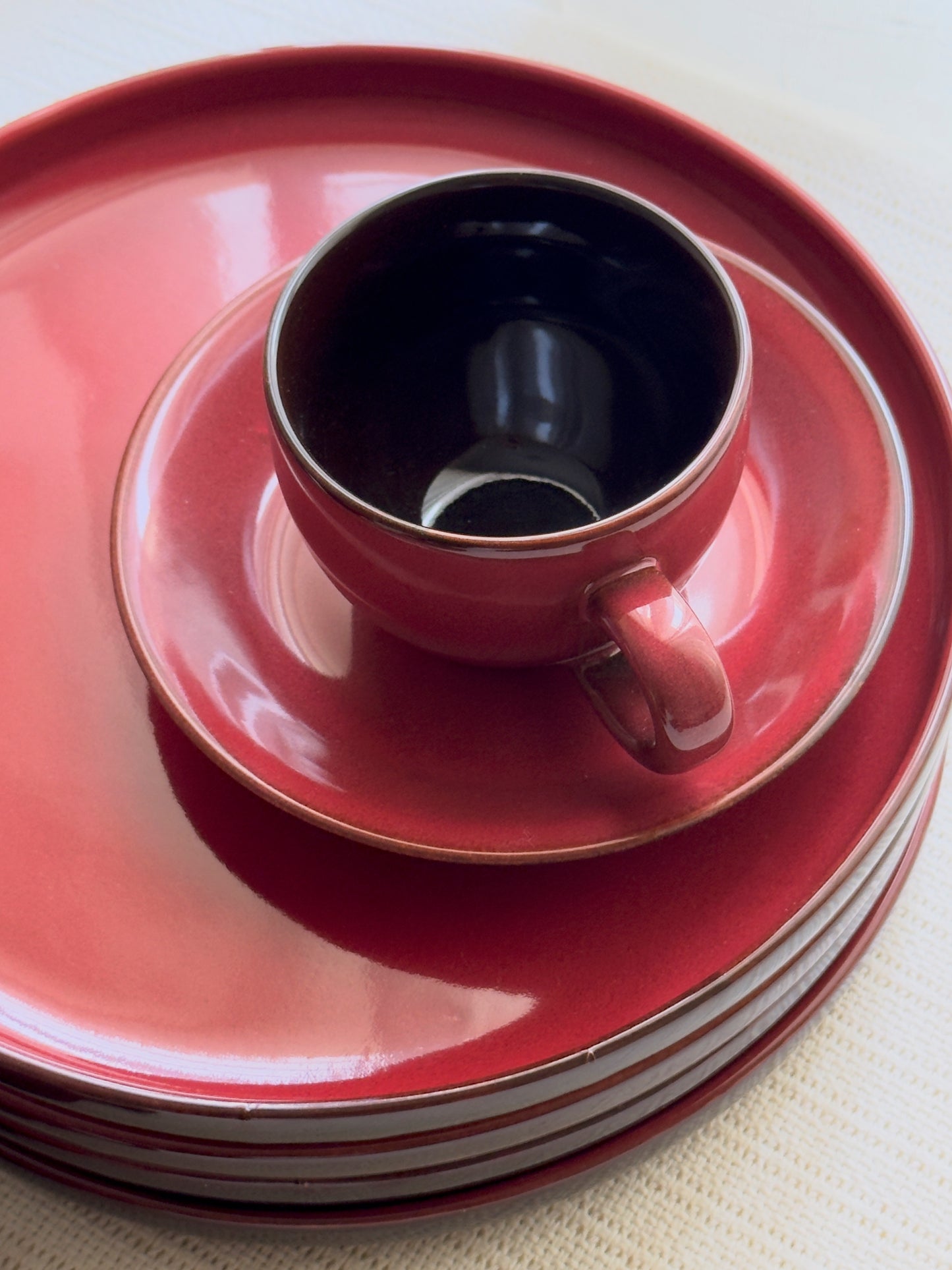 Crimson Ember Luxe Breakfast Set 16 Pcs