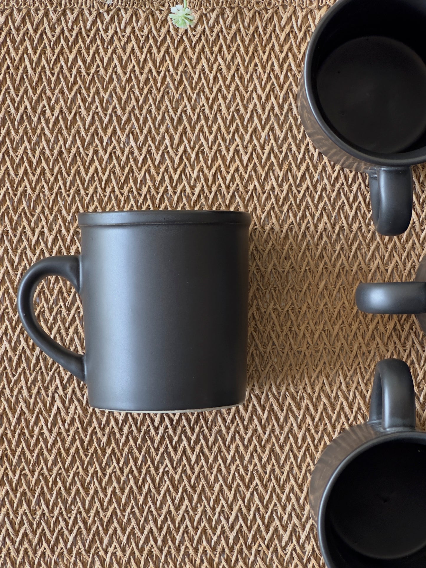 Wide Base Mug Black